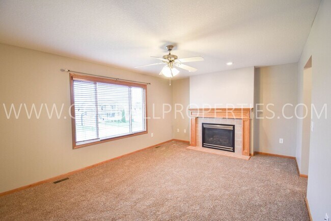 Building Photo - Great 3 Bedroom, 2.5 Bathroom Home in Ankeny