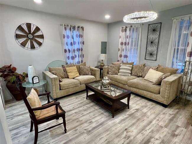 Building Photo - 126 W Main St