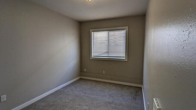 Building Photo - 3967 Hayesville Dr NE