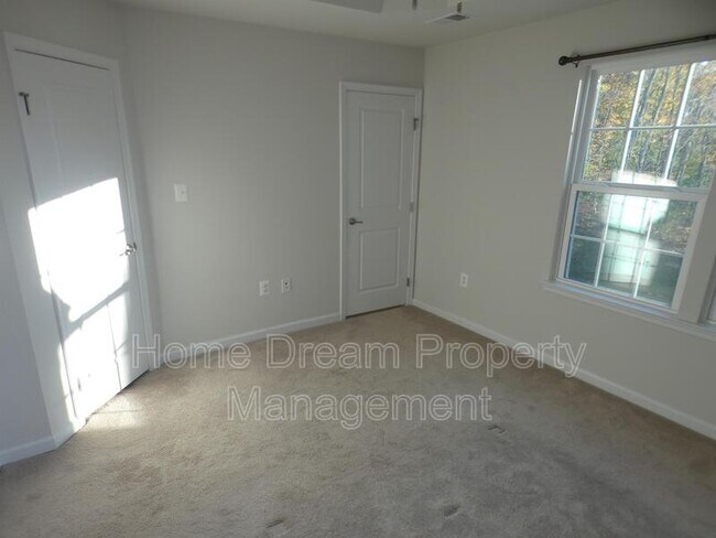 Building Photo - 6304 Crittenden Ln