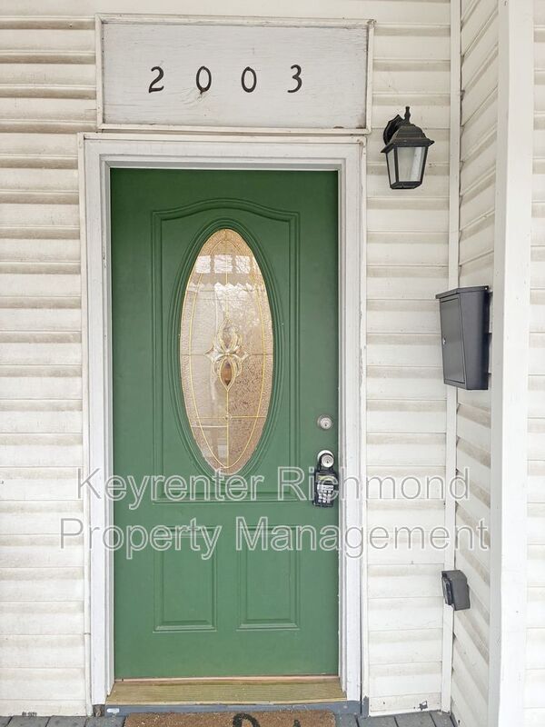 Building Photo - 2003 Cedar St