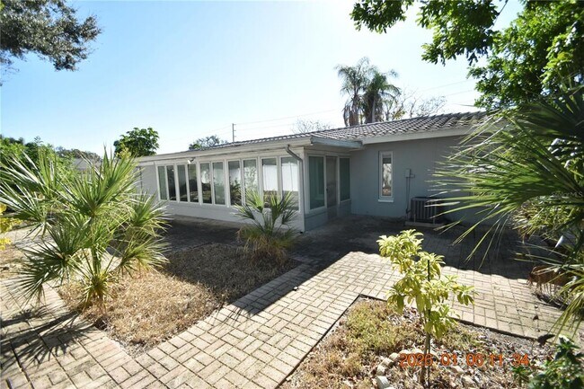 Building Photo - 6485 30th Ave N