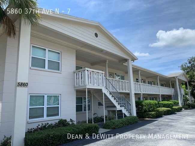 Building Photo - Second floor 1 BR in West St Pete w/In Uni...