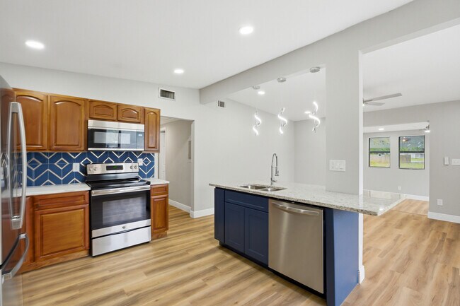 Building Photo - 937 La Marche Dr