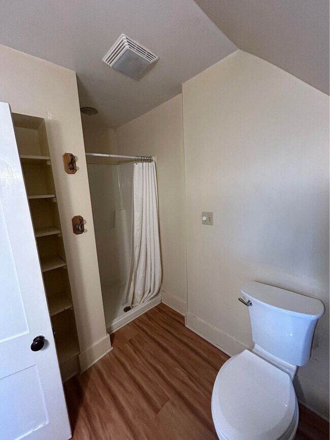 Building Photo - 323 Pine St