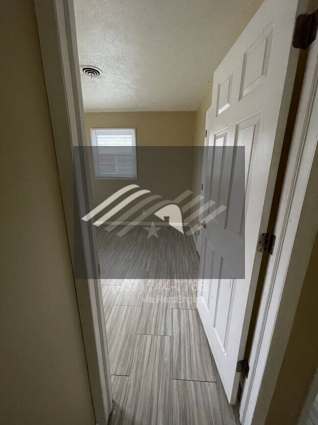 Building Photo - 4381 Marlowe St