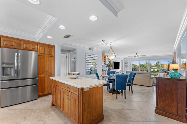 Building Photo - 1160 Hillsboro Mile