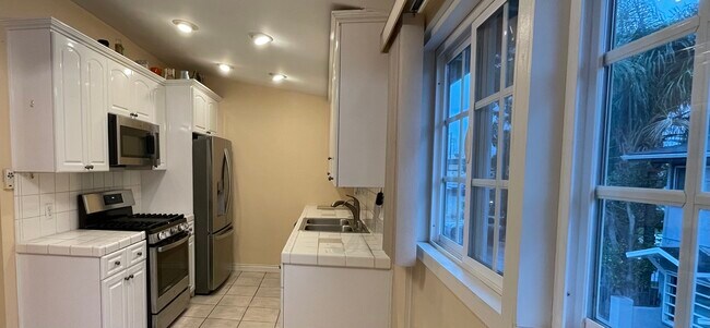 Building Photo - 18556 Community St