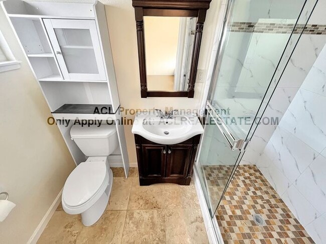 Building Photo - Bright 3-Bed, 2-Bath Hayward Hills Home wi...
