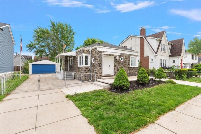 Building Photo - 39 W Elza Ave