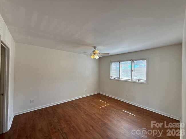 Building Photo - 1823 J Julian Ln