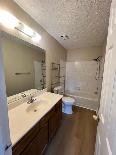 Building Photo - 5810 Springfish Pl