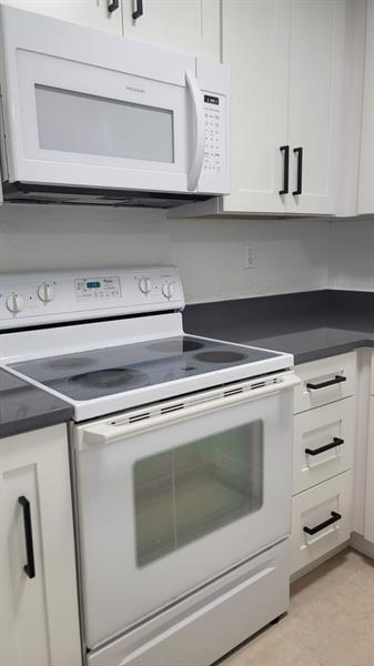 Building Photo - 6882 NW 173rd Dr