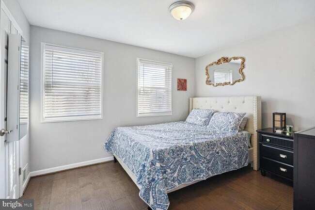 Building Photo - 3722 Edison St