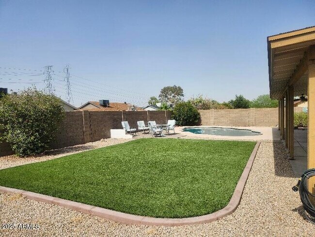 Building Photo - 8903 W El Caminito Dr