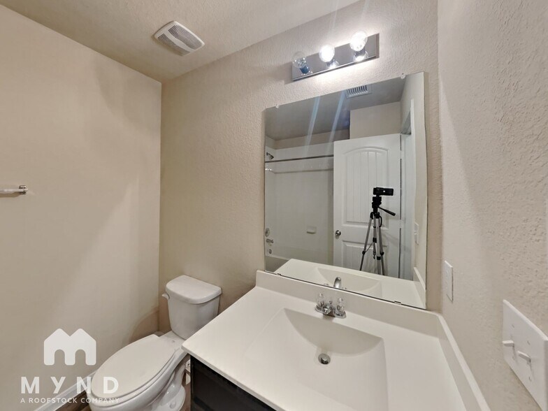 Building Photo - 12213 Waterford Run Way
