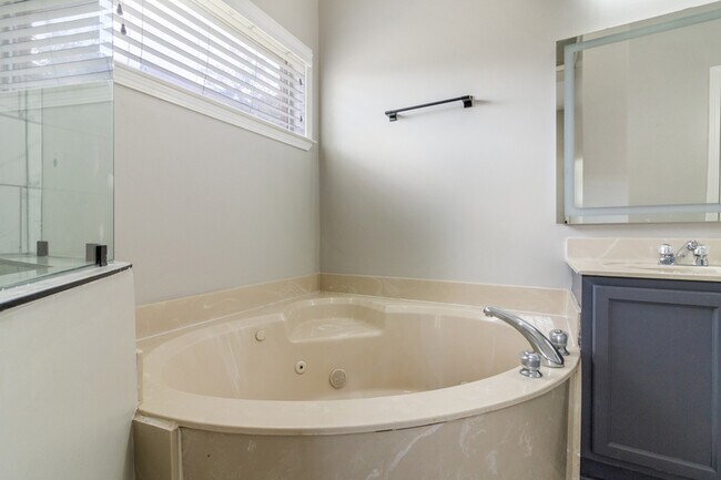 Building Photo - 9209 Acadia Pl