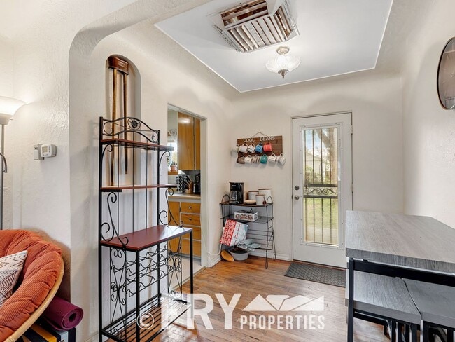 Building Photo - Cozy Ranch in Prime Location With A Large ...