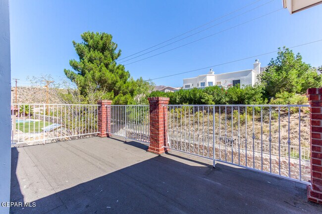 Building Photo - 6104 La Posta Dr