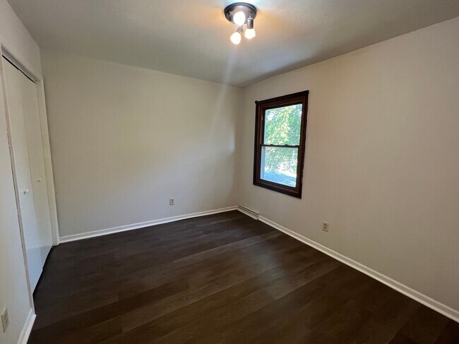 Building Photo - 2026-2028 Lindbergh