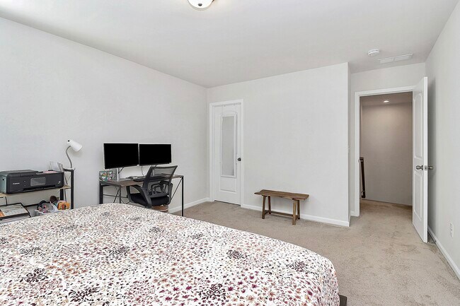 Building Photo - 17022 Carolina Pine Row