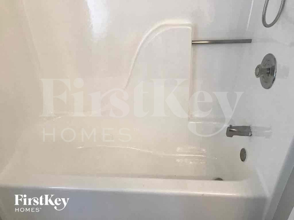 Building Photo - 4 Lantana Ct