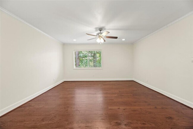 Building Photo - 201 Vanderpool Ln