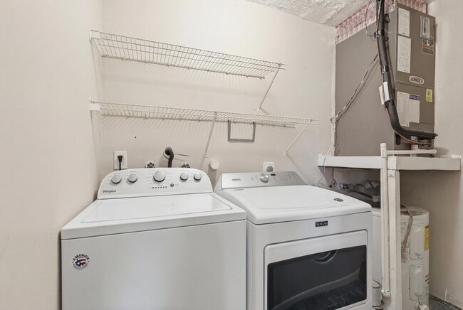 Building Photo - 5694 Northpointe Ln