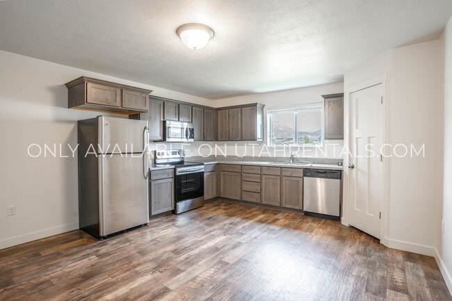 Primary Photo - 678 N 190 E