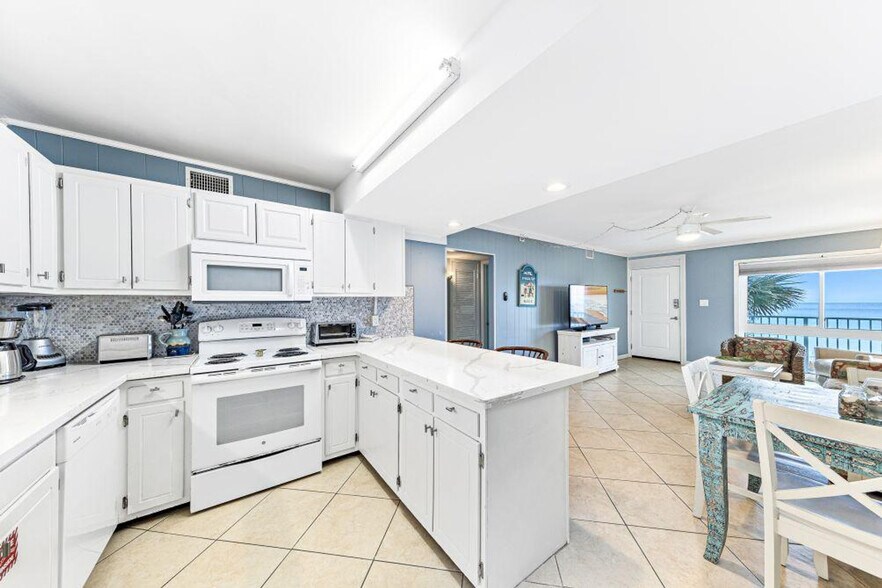 Building Photo - 667 Nautilus Ct