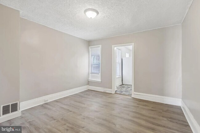 Building Photo - 106 S Heald St