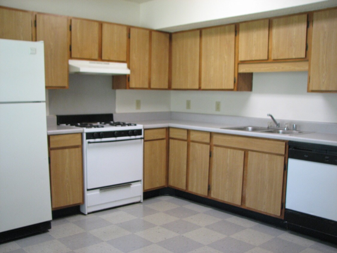 Country Place Apartments Hebron