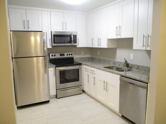 Building Photo - 580 Somerset Ln