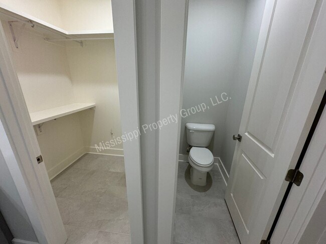 Building Photo - 3BD/3.5BA - UNIT @ THE RESERVE