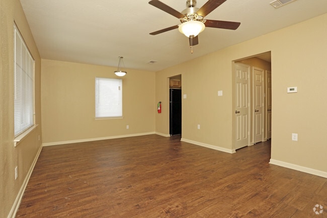 1BR, 1BA - 608 SF - Carroll House