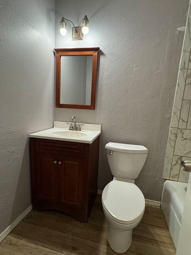 Building Photo - 314 SW 68th-AVAILABLE NOW!