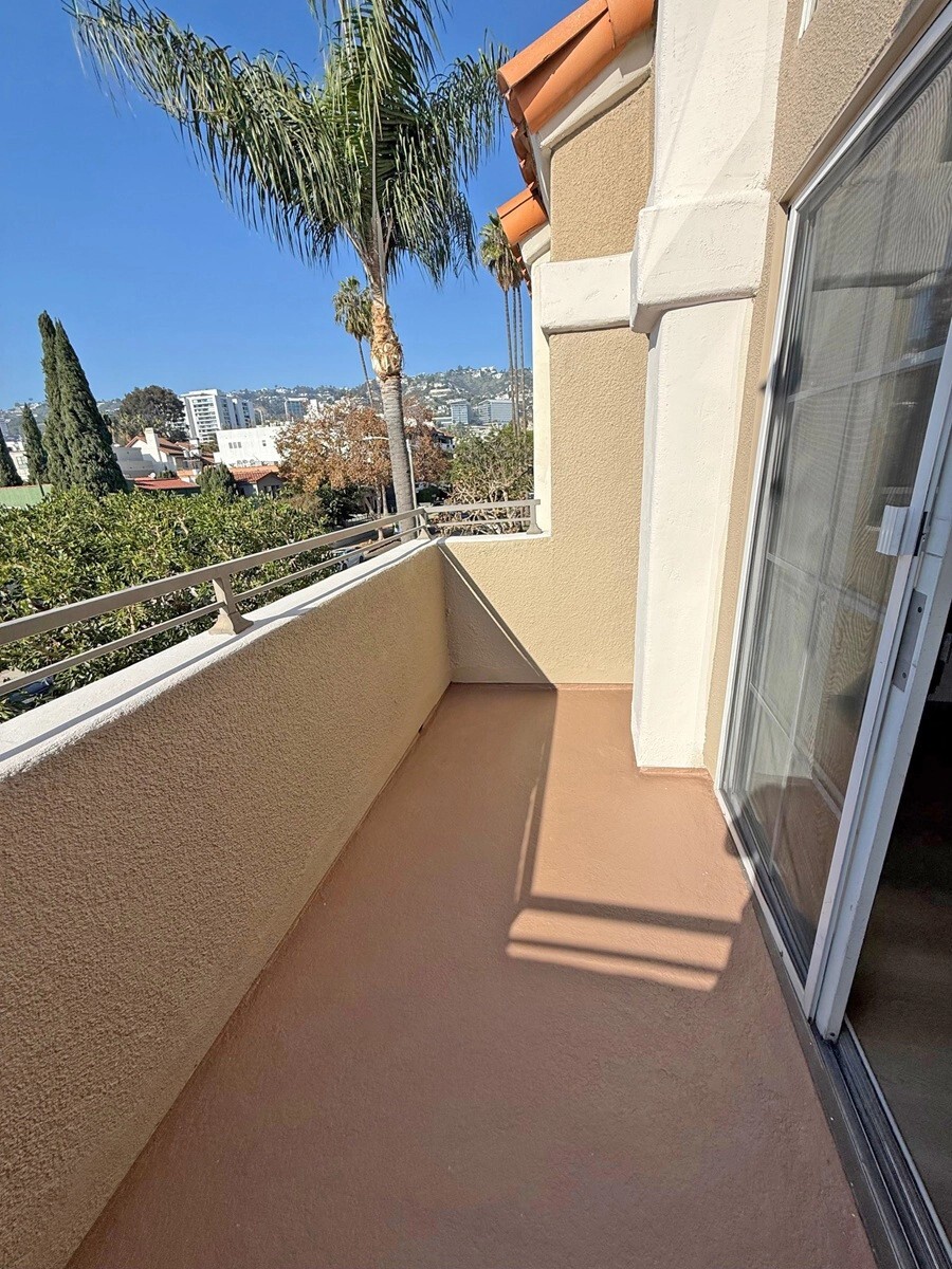 Building Photo - 912 Croft Ave