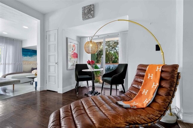 Building Photo - 800 NE 97th St