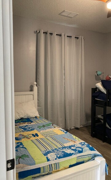 Building Photo - 4231 Hibiscus Dr