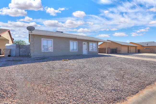 Building Photo - 3 Bedroom House with large yard Arizona City