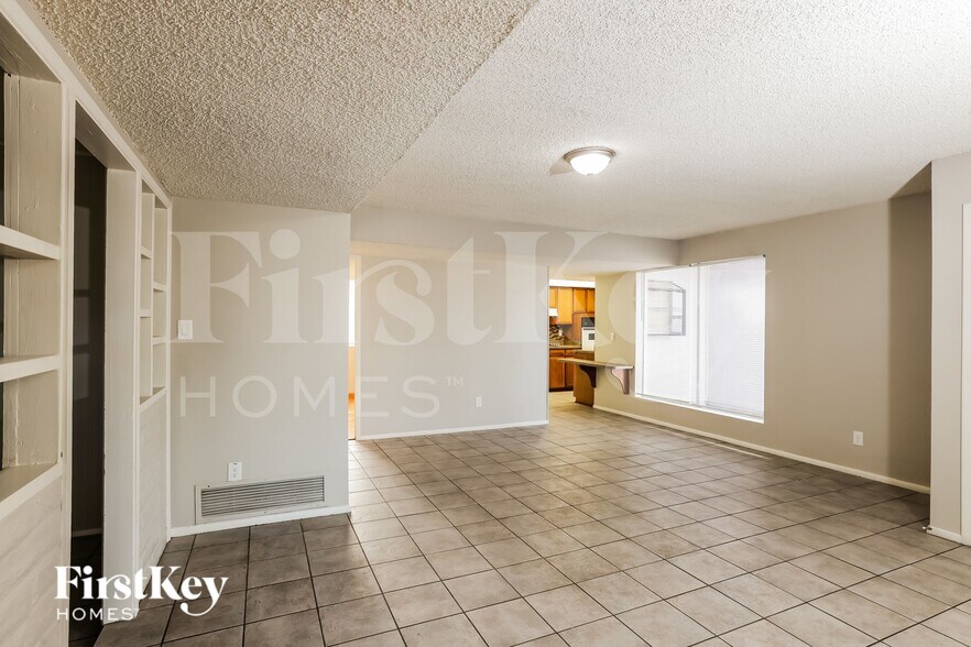 Building Photo - 9047 N 36th Dr