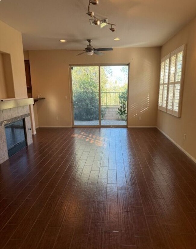 Building Photo - MOVE IN READY! Stunning 2-Bedroom Townhome! Garage! AC!