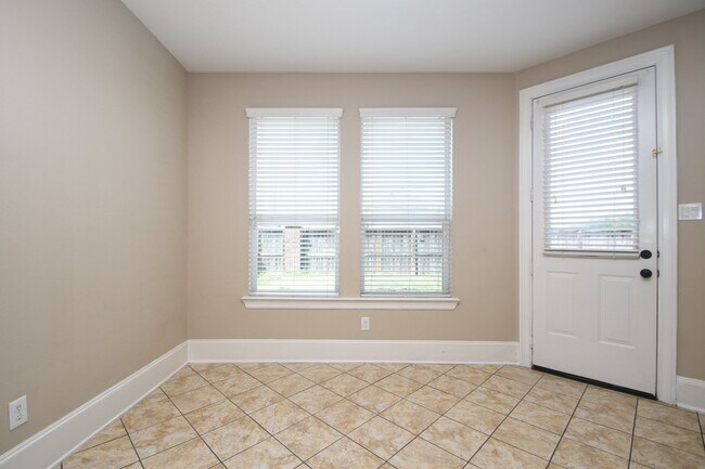 Building Photo - 606 Whitney Oaks Ln