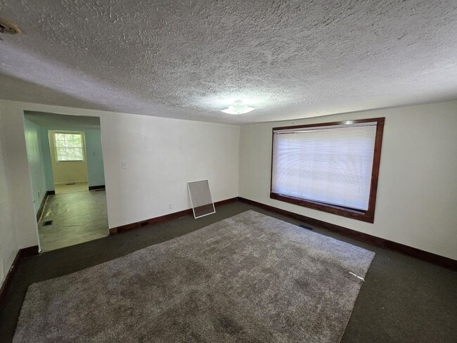 Building Photo - 2 Bed 1 Bath House - Rolling Hill Rd Mount Airy