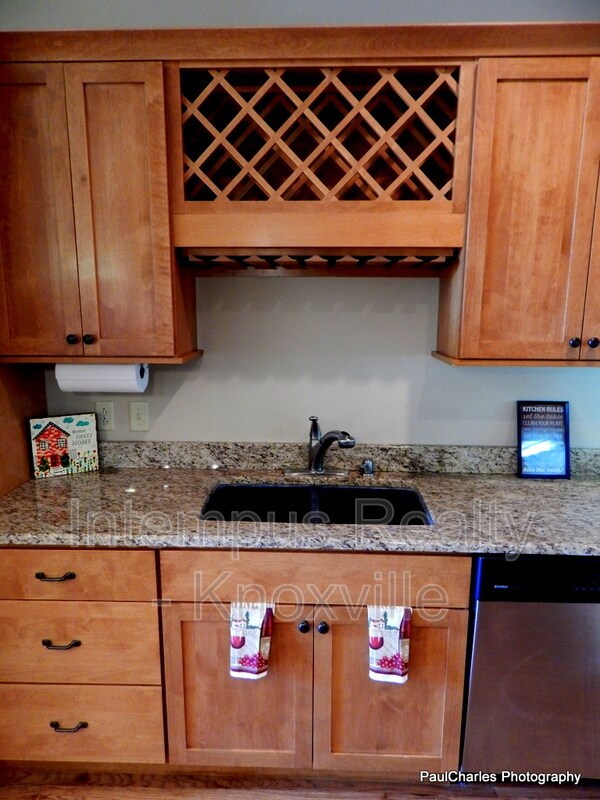 Building Photo - 402 S Gay St