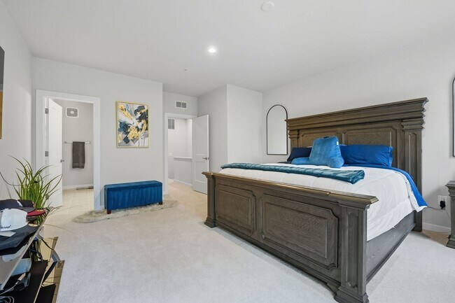 Building Photo - 707 Thomas Ln