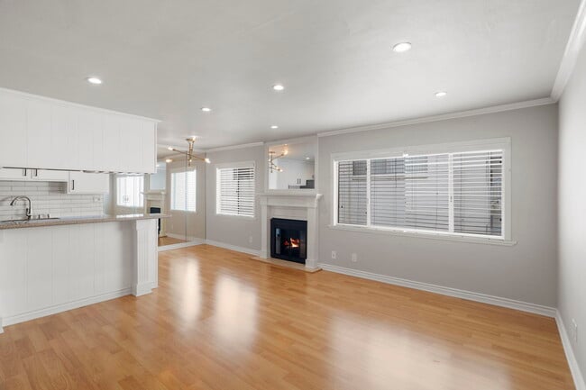 Building Photo - 11639 Chenault St
