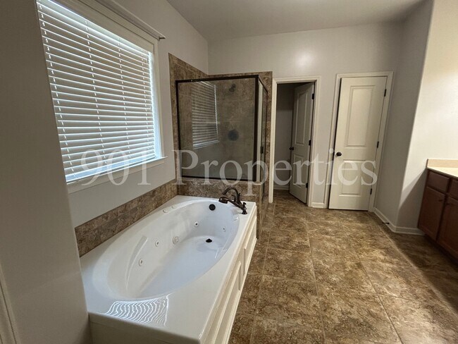 Building Photo - 14383 Buttercup Dr