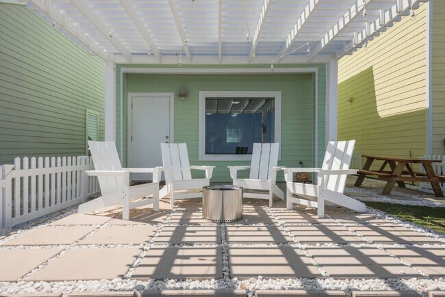 Building Photo - 110 Las Joyas Blvd