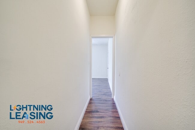 Building Photo - 423 N Coronado St
